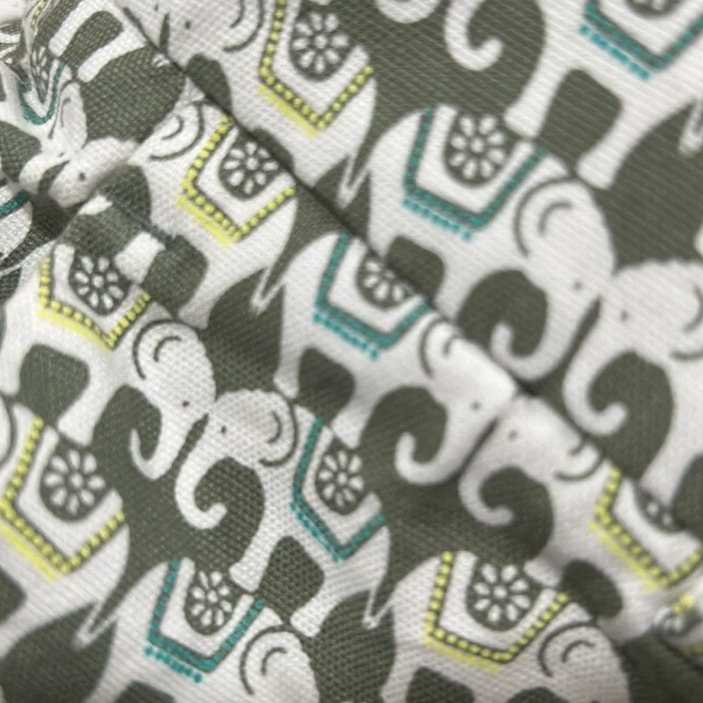 Banana republic elephant 🐘 print Hampton chino shorts size 2 GUC..